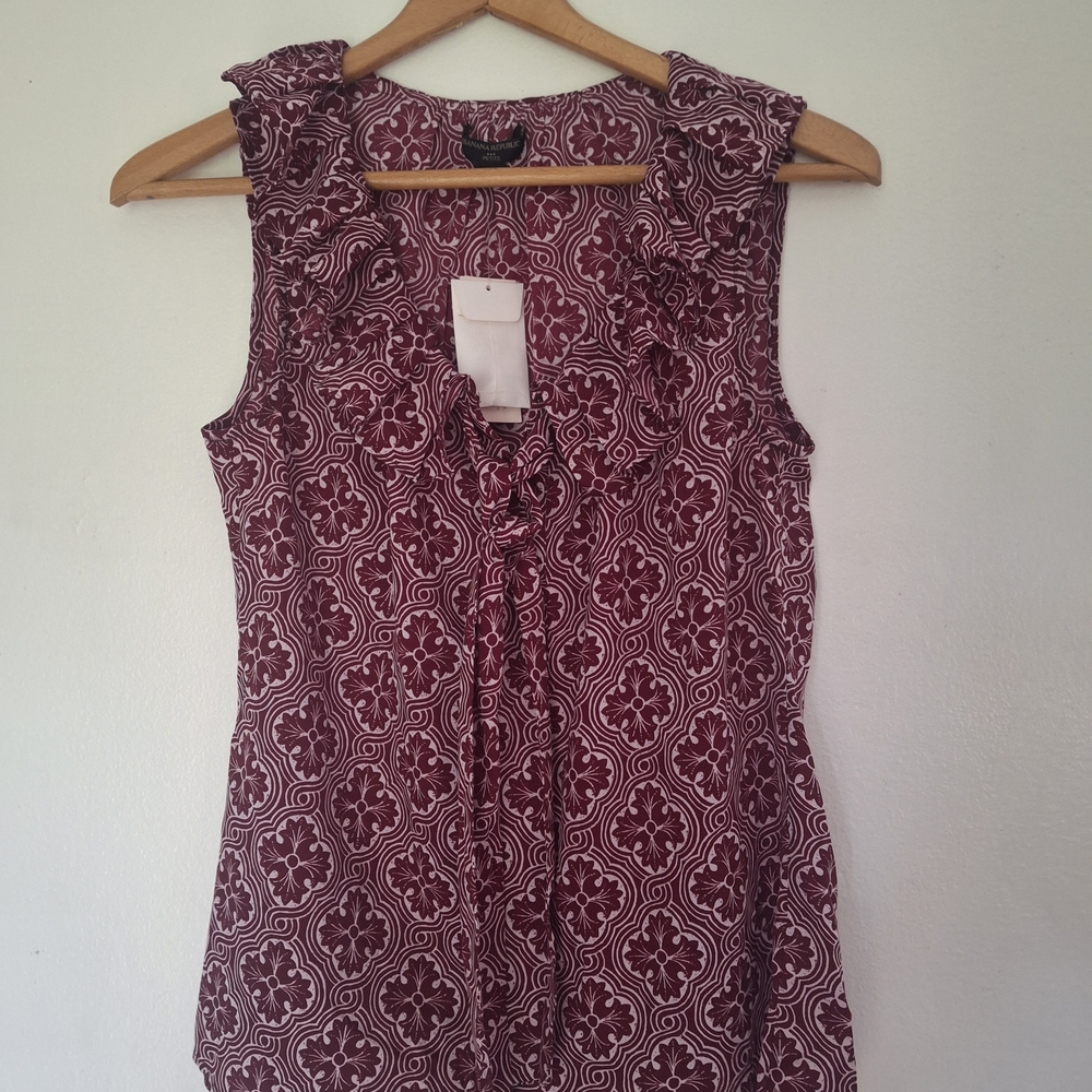 Radidas Burgundy Floral Print Ruffle Sleeveless Top Banana Republis Size PS